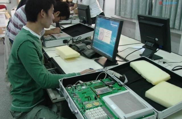 依科育儿吧|师范院校毕业的学生,将来可以直接当老师?网友:你的想法太天真