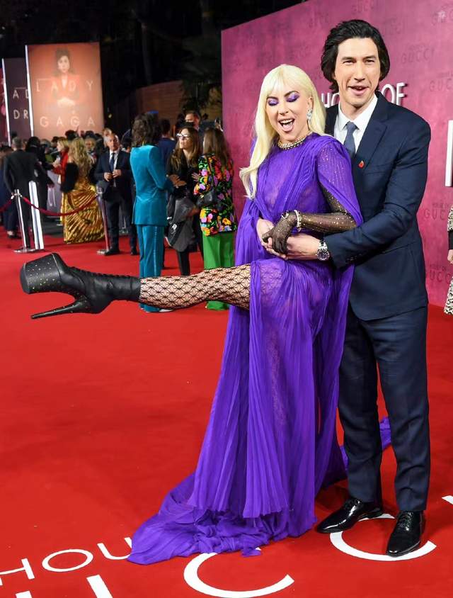 智友|Lady Gaga亮相新片首映艳压全场！贵气足以配黑寡妇，钻石挂满全身