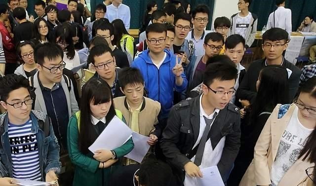 萌听小c姐|“专科生”算大学生吗?教育部给出定义,原来很多人一直想错了!