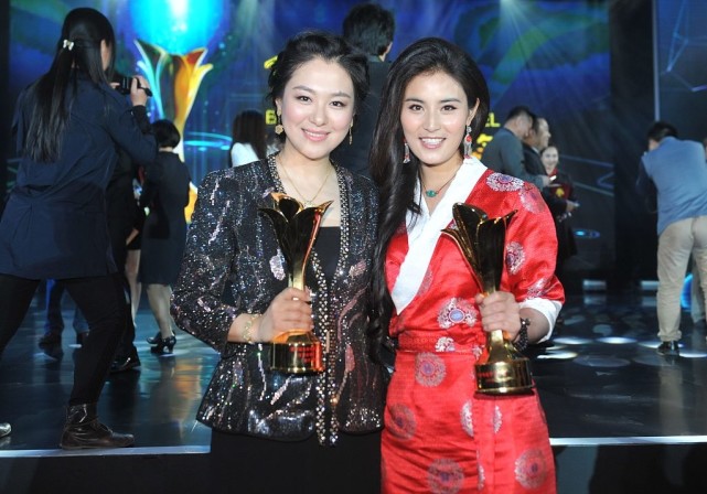 BiuVogue|沈傲君太适合淡妆了，看不出都40多岁了，轻熟气质好迷人