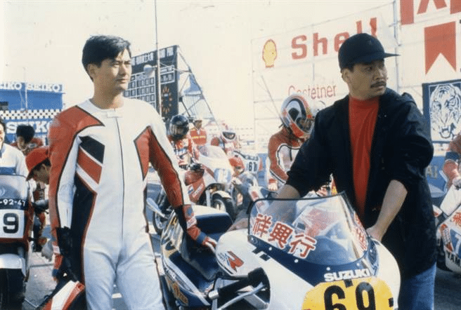 周润发|周润发哀悼吴孟达后首露面，举止异常被曝当众大叫大笑，不吃午饭空腹爬山