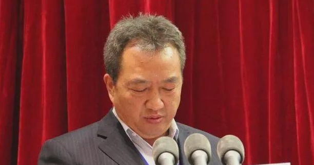 翡翠|暴跌99％，300亿市值灰飞烟灭，昔日“赌石大王”跌落神坛