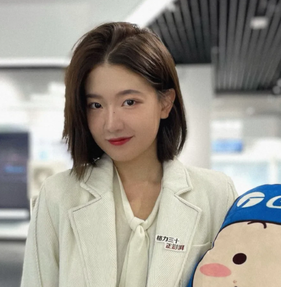 董明珠|董明珠“接班人”又跳舞了！真实长相曝光，形似“大妈”