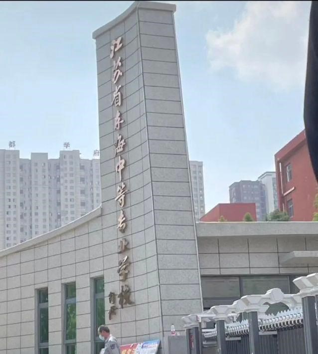 家有二宝育儿|悲剧!江苏一学生入学第5天被同学打死,学生母亲:一命抵一命吧