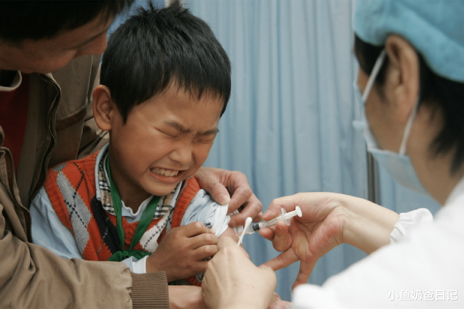 小鱼奶爸日记|孩子打疫苗现场完全失控,想要孩子乖乖配合,家长要善用技巧
