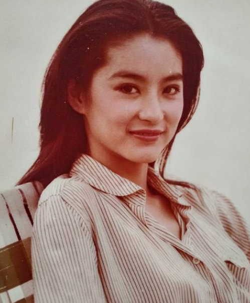 林青霞|不是所有女星的婚纱都很美：林青霞的勉强忍了，谢娜这穿的啥？