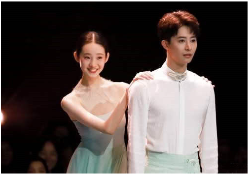 娱乐圈|她曾干净得像白纸，何炅也不忍看她进娱乐圈，如今发展成这样了