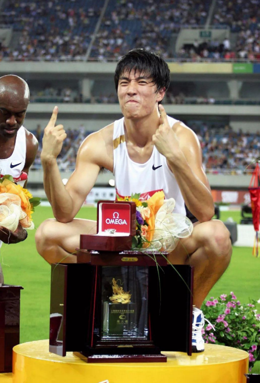 無名可取 因2次退赛被骂12年，退役后没有工作的刘翔，后来怎样？