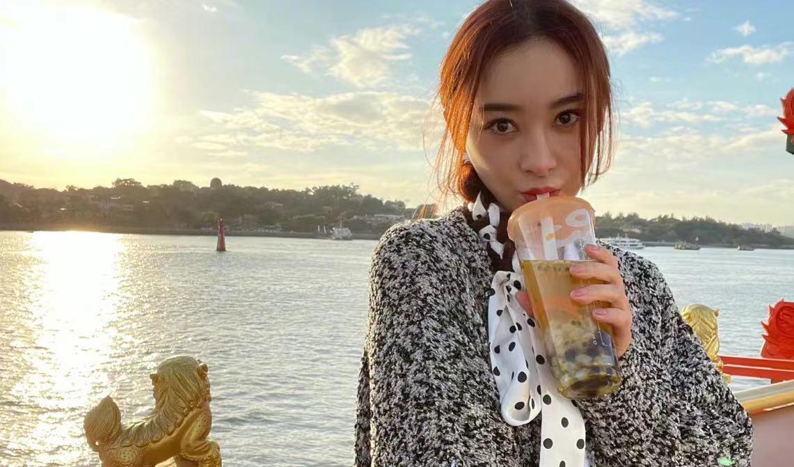 袁姗姗|袁姗姗晒出近照，被网友质疑整容过度，侧面像杨幂正面像姚笛