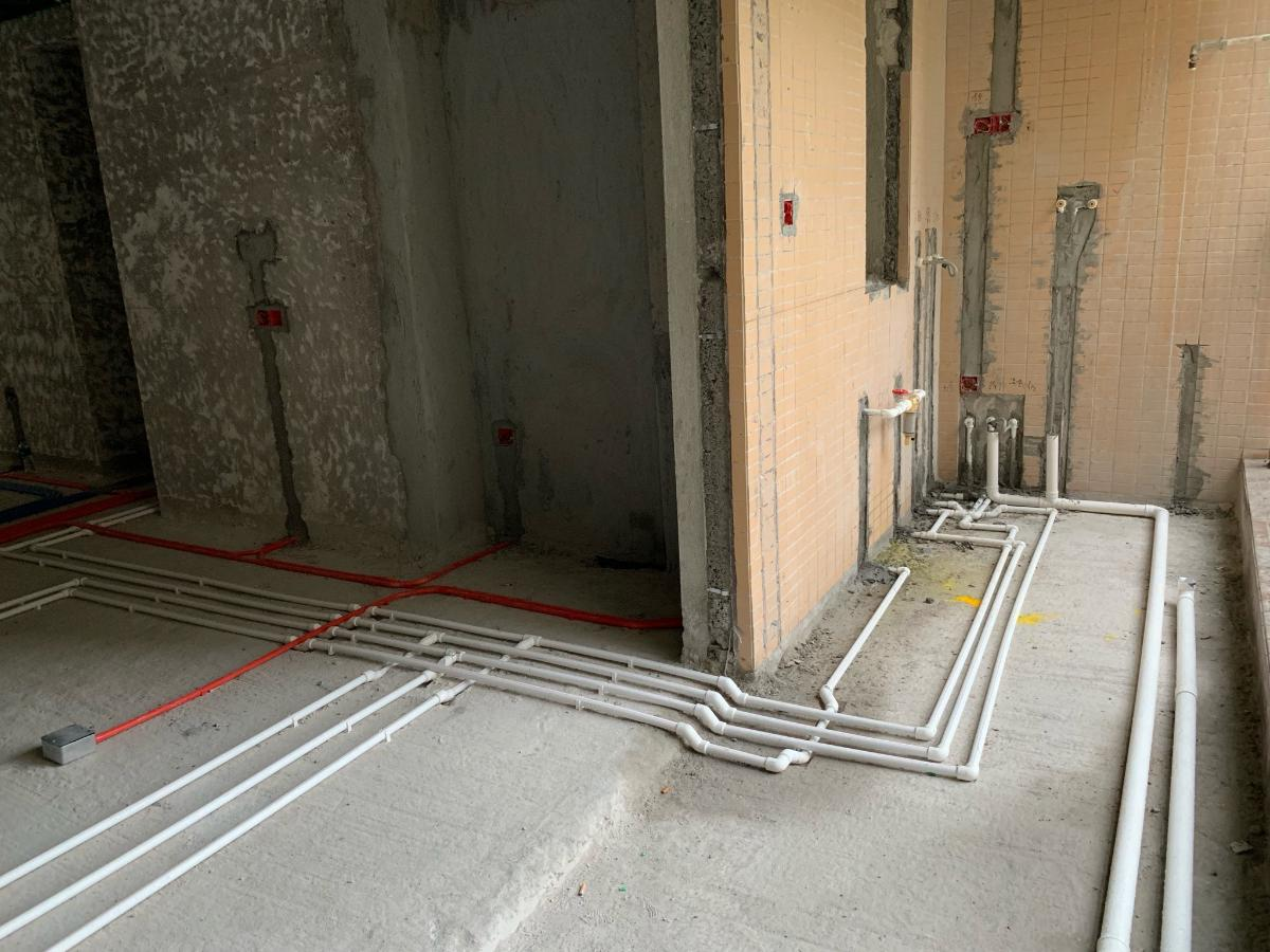 家里进行水路施工时，一定要清楚水路的走向，小心影响整个装修