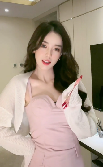 明星素颜|“那我走”女主成网红，素颜直播很憔悴，大哥狂刷礼物，连麦pk赢了迅猛龙