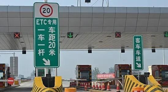 清浅微笑的我|ETC声势浩大,那为什么人工通道还有那么多车辆在排队缴费呢?