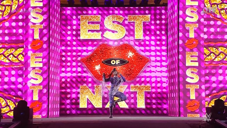 摔角狂热|滑倒、误报、配合失误，今年WWE摔角狂热的?社?死场面你留意到了吗？