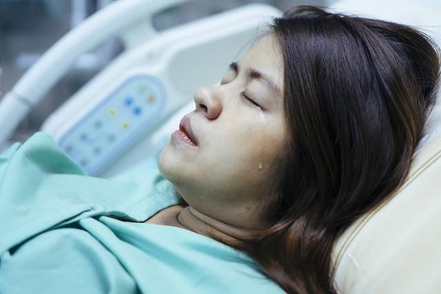 甲状腺结节|35岁女子，甲状腺结节转癌，医生惋惜：身体早有提醒，是她忽略了