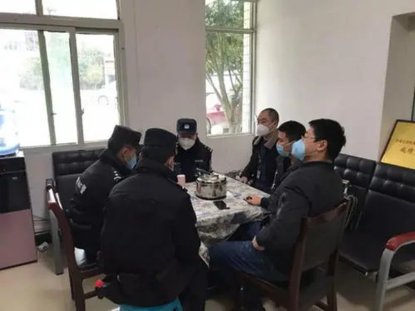 情趣奇闻|旅店客人找牌发现女尸,女尸手中握有麻将牌