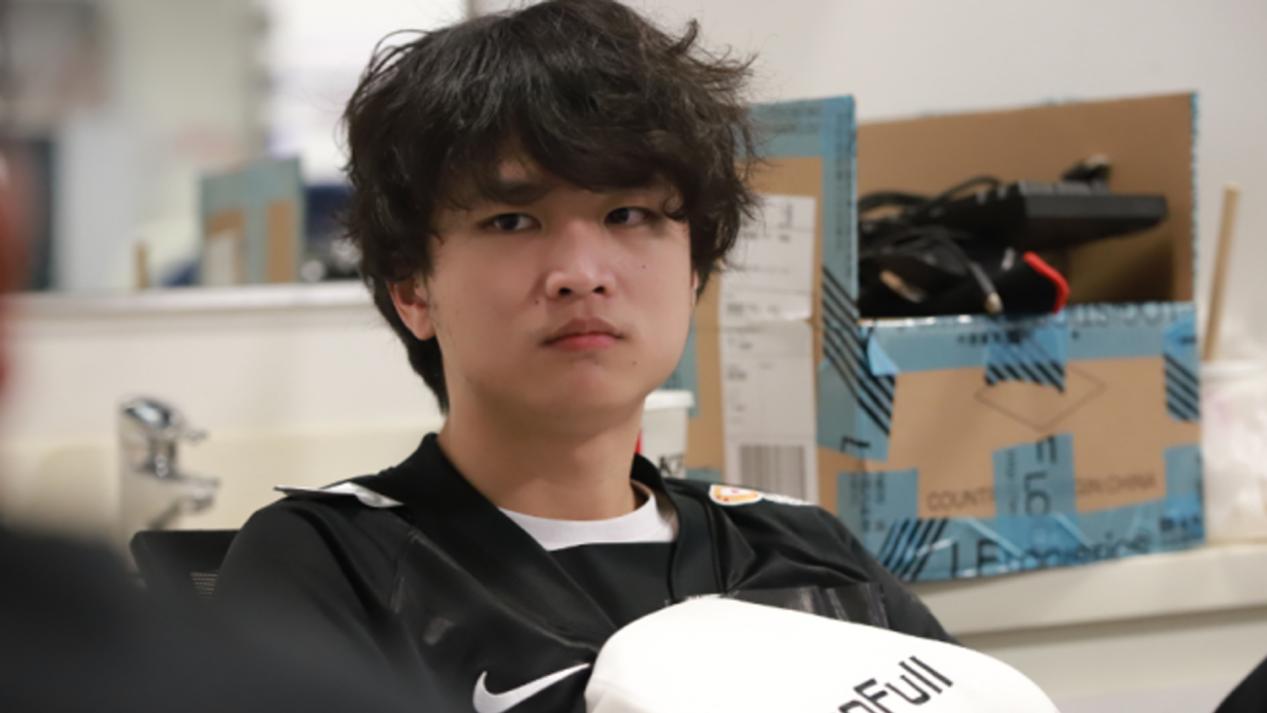 战舰世界|LOL：Huanfeng被theshy操作折服，成为晒吹打自己脸