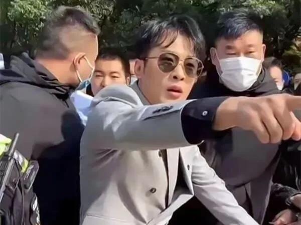 张莹说唠嗑生活 辛巴退出直播界，真是败给了“资本”？