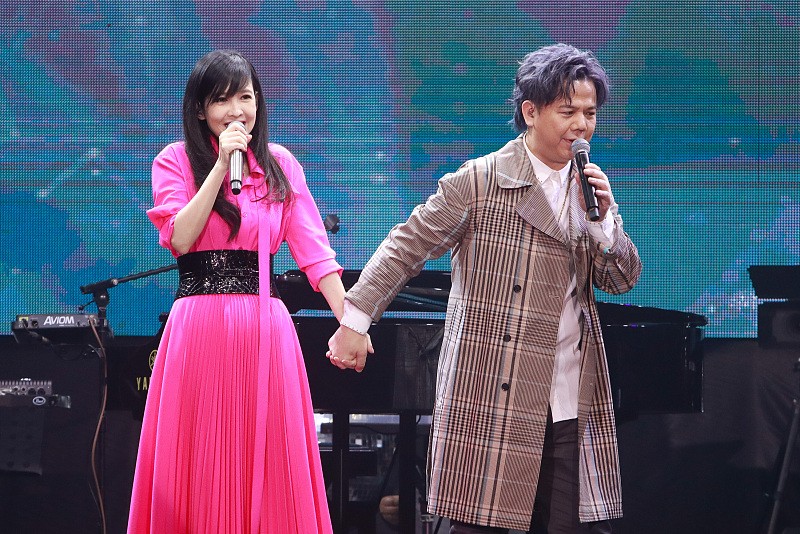 BiuVogue|周慧敏到了中年还在开演唱会，身材颜值都很好，穿的衣服很可爱