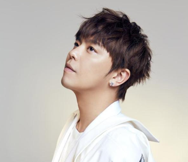 金靖|36岁男星去世一周年，其父头发花白忙办展，吴宗宪黄子佼悲痛悼念