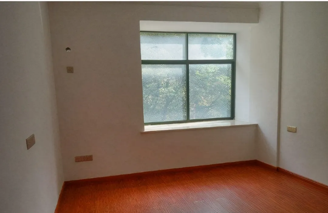 小伙2万装婚房,丈母娘打老丈人骂,媳妇吵着要改嫁