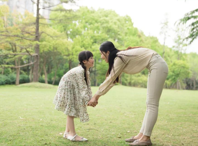 呼延子怡|伤官克官之年，孩子的出生真的对婚姻幸福，有帮助吗？