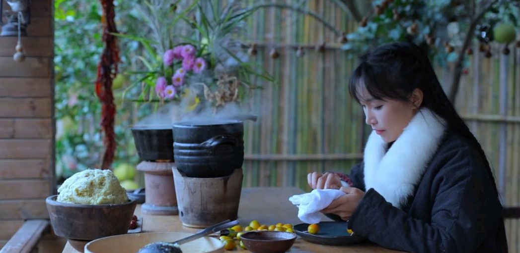 豪门明星|22岁少女身价78亿，7套豪宅，网红“董事长”逆袭故事全靠编