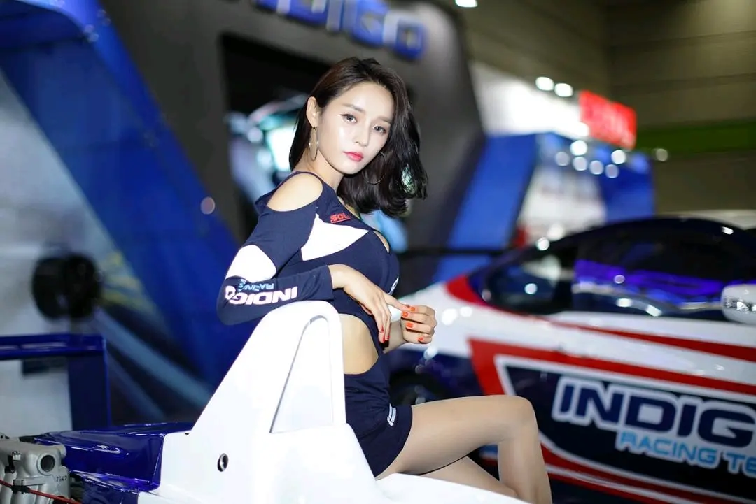 短发|短发气质车模，这小短裙属实养眼