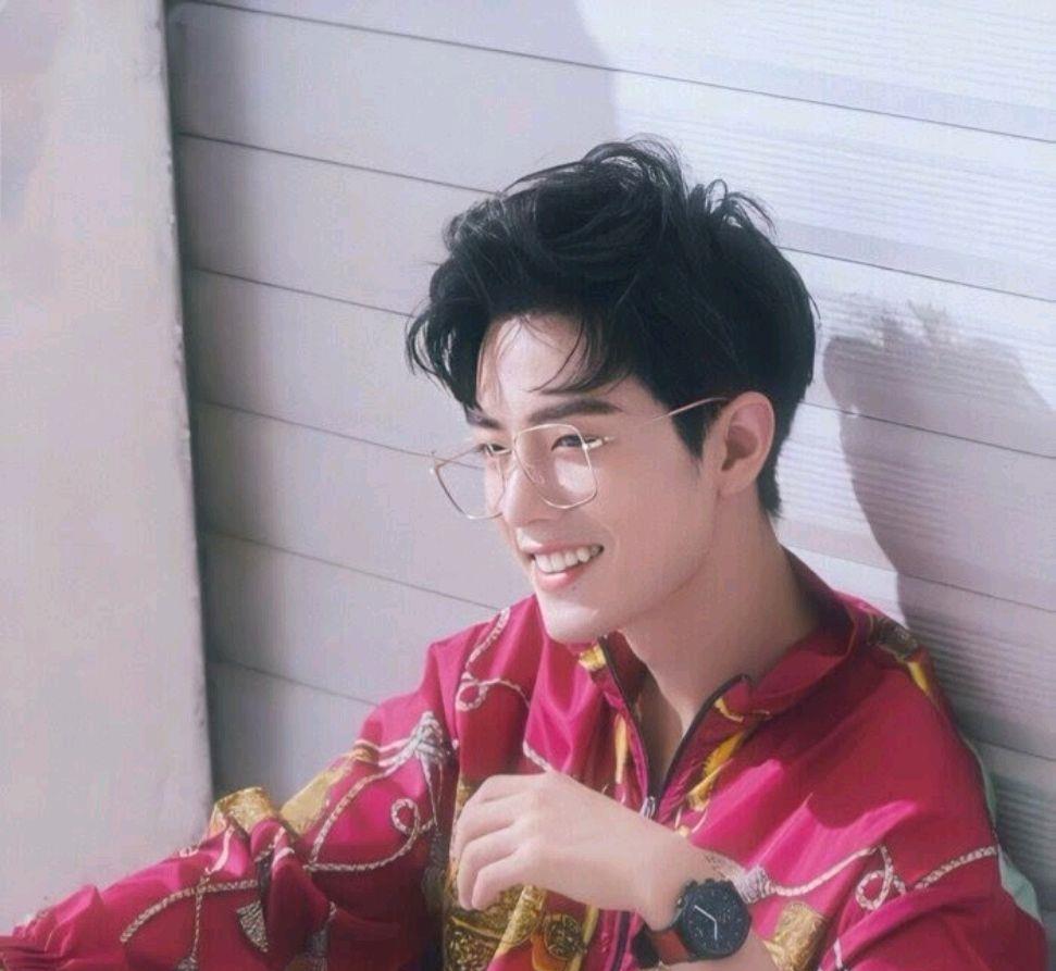 肖战|网传肖战2022年初官宣新代言，春节后新剧开机，事业很顺