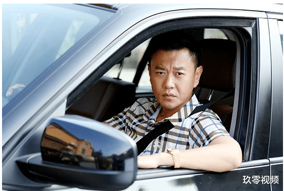 冯嘉怡|他身价惊人却常年跑龙套,拍戏就是为了过瘾,片酬连油钱都不够