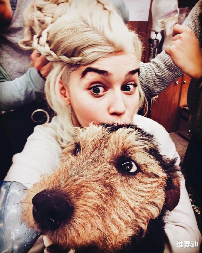 陈羽凡|外貌被吐槽像表情包，演技差到被群嘲，“龙妈”为何依然讨喜？