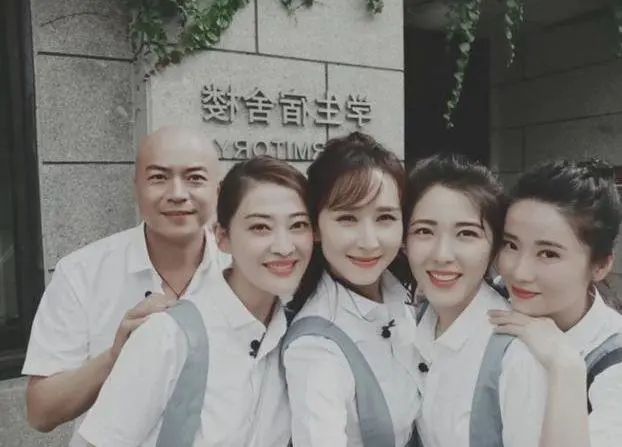 胡静|本已退圈生子，为何还拼命捞金？