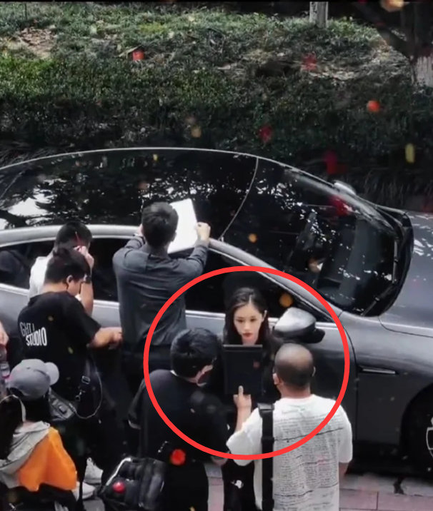 吴永恩|吴永恩低调探班王子文,在片场从天亮等到天黑,为女友甘之如饴