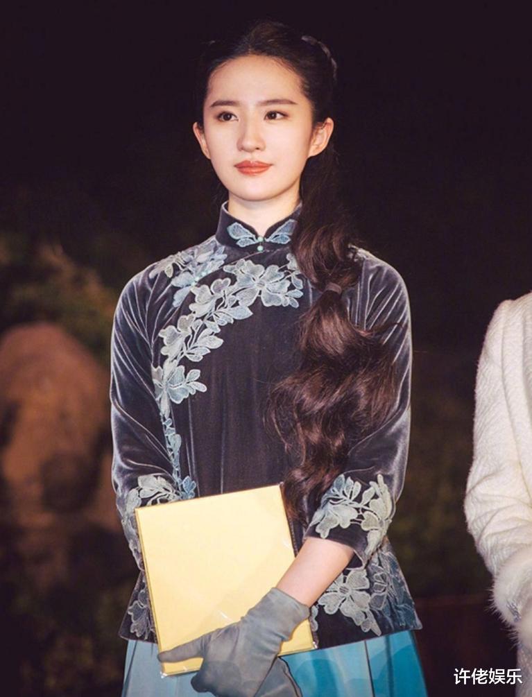 甄嬛传|女星穿旗袍，刘亦菲温婉复古，李沁美若惊鸿，她穿旗袍美哭了网友