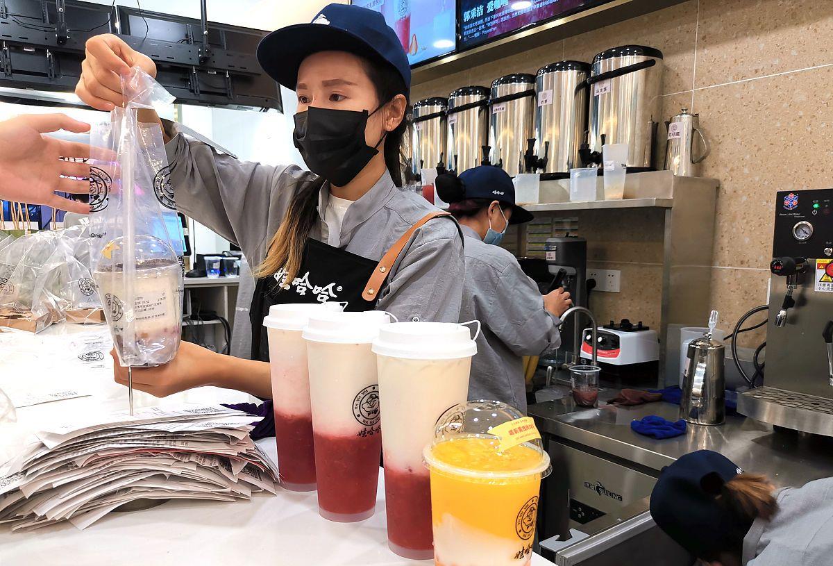 核桃树叶|店员误把奶茶“样品”拿给顾客，以至于顾客洗胃，喜茶致歉