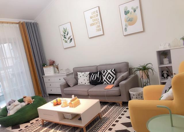 北欧新房完工,客厅的家居搭配温馨又舒适,一入门就被迷住了