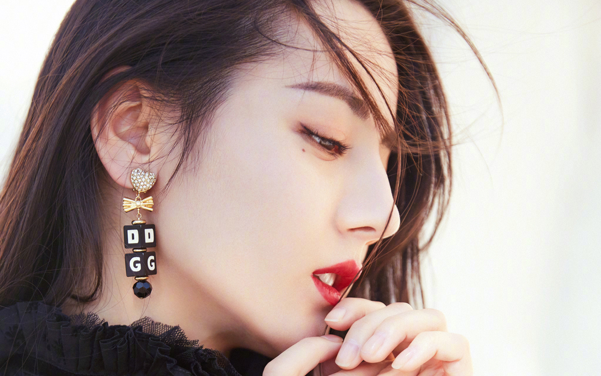 迪丽热巴|迪丽热巴的年薪，鹿晗的片酬，关晓彤的收入，差距不是一般大