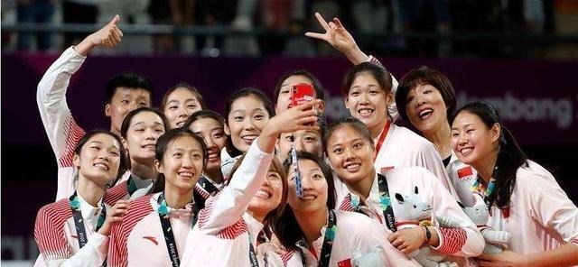 金牌|矛頭直指郎平！京媒：若女排奪冠，中國(guó)=奧運(yùn)金牌榜第一，太痛心