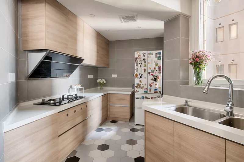 |140平的原木现代风，卫生间是亮点，壁龛的设计真的很方便