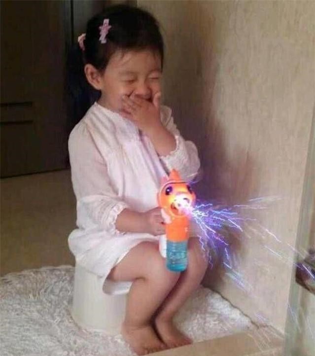 开心果妈妈育儿间|家有女孩,4个方面要和男孩一样养,未来能少走弯路家长别舍不得