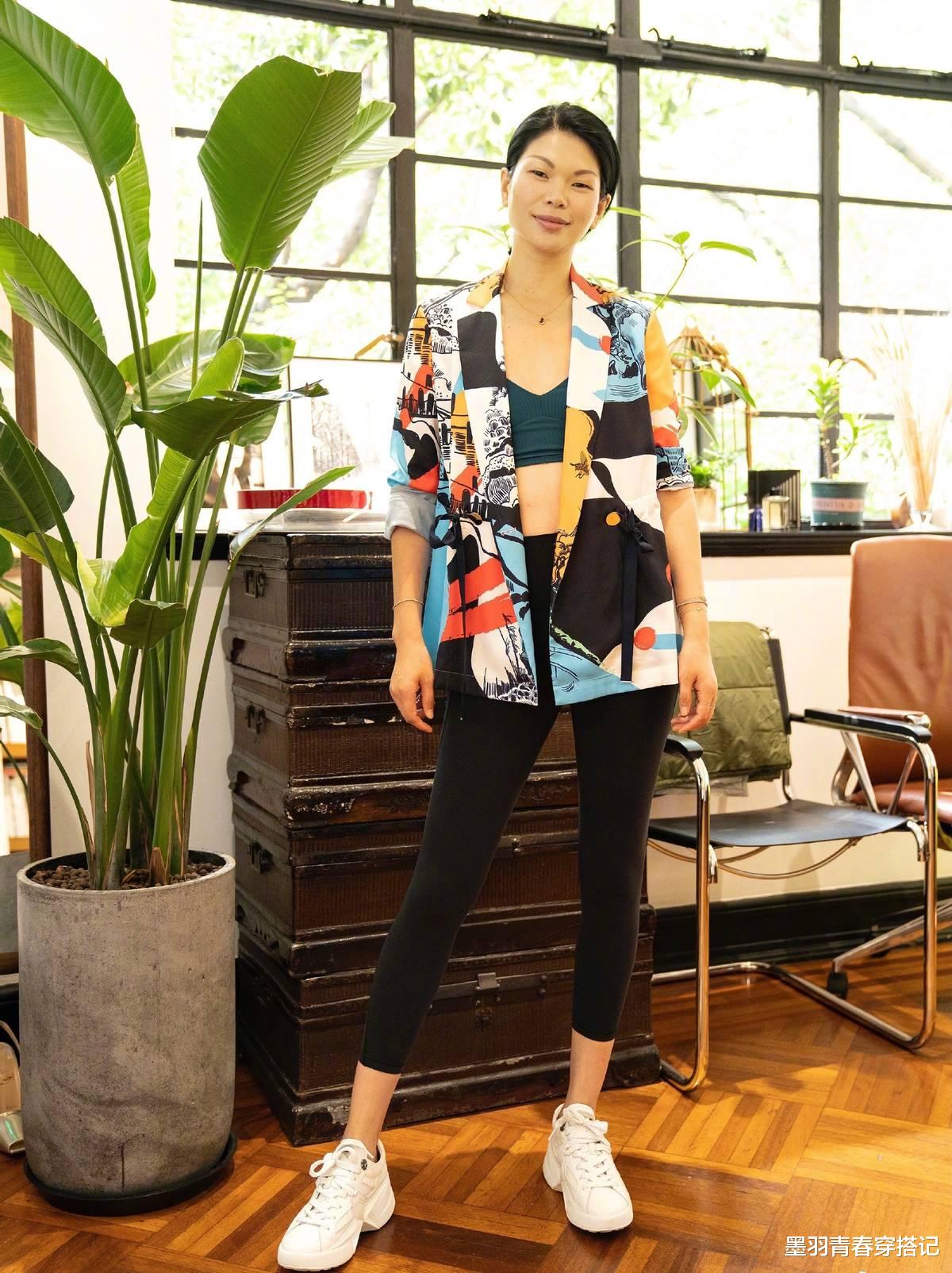 墨羽青春穿搭记 美人在骨不在皮，吕燕用基础款打造高级感，气质确实比外貌更重要