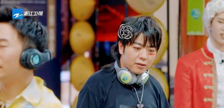 贾玲|《青春环游记3》开始录制，贾玲稳坐C位，汪苏泷杨洋坐在外围