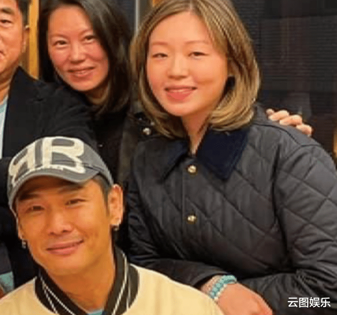 杜德伟|吕方携小16岁富婆妻子参加聚会，杜德伟夫妇露面，差24岁无违和感