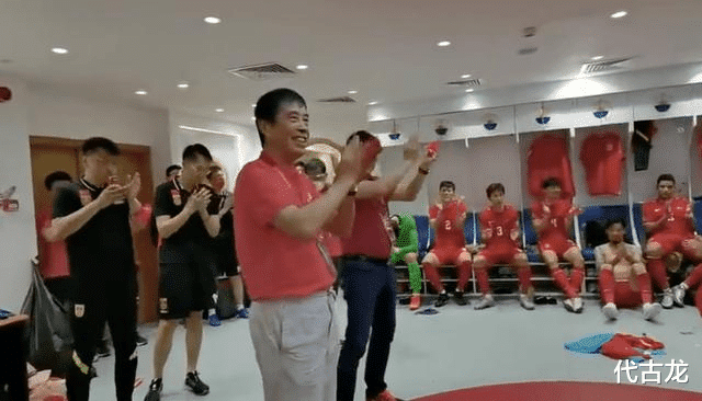 国足|国足中午12点抵达上海，苏州隔离集训两不误，吹响12强赛备战号角