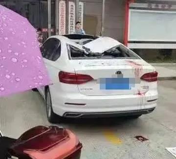 温州女子跳楼砸中车子,多处骨折