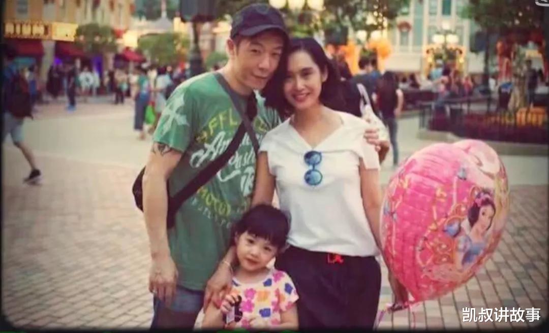 凯叔讲故事|看了朱茵女儿和黄贯中的合照,才知道父爱的深度,决定了孩子幸福的高度