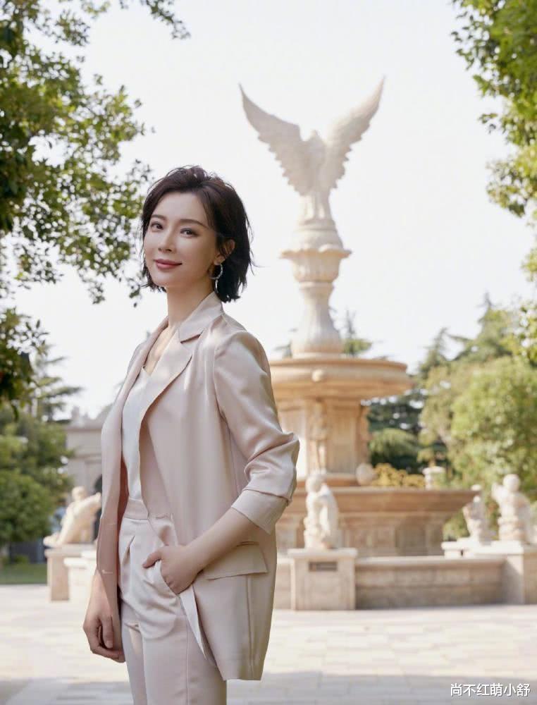 短发|女人四十而不老,这10款“减龄”短发不仅优雅,还让你告别大妈感