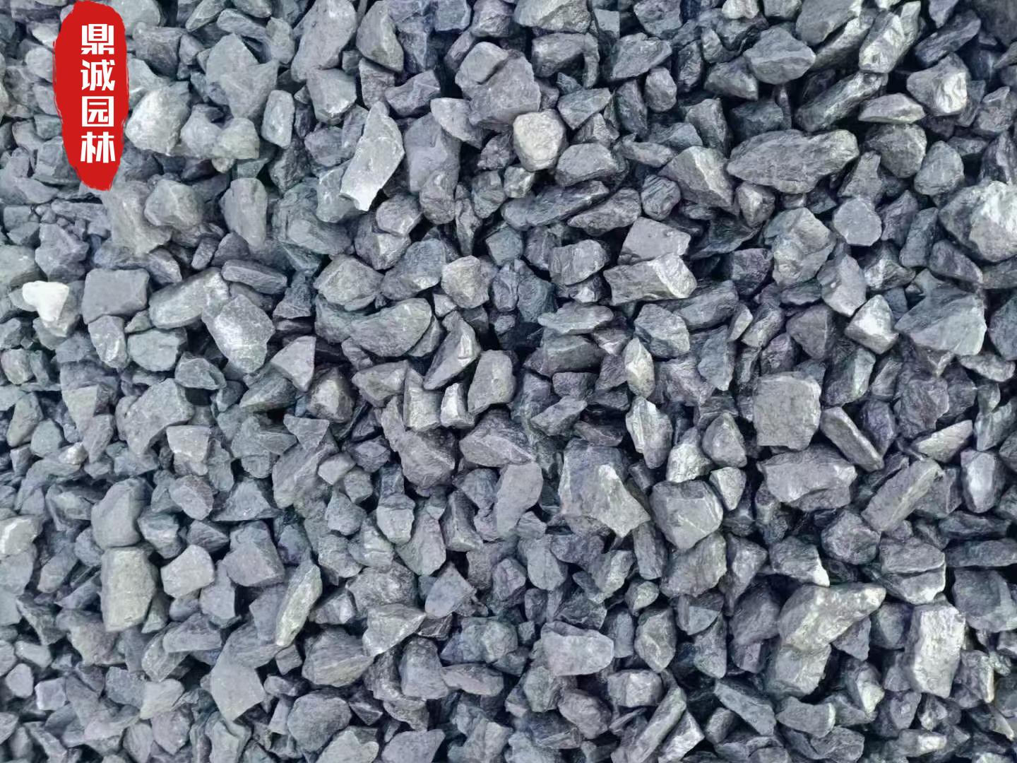 砾石，一种常用的建筑工程，铺路造景，庭院点缀的一种石头