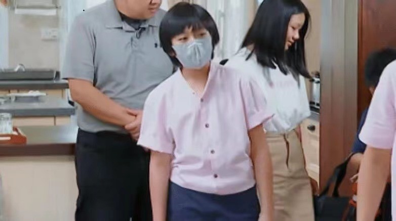 小小志|Kimi越来越不如两个弟弟！长大后颜值惨跌穿粉色大翻车，难怪少露面