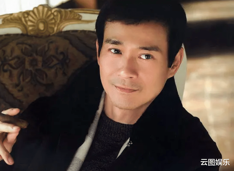 郑少秋|98岁艺术大师去世,徒弟郑少秋现身灵堂送别,一身素衣神情哀伤