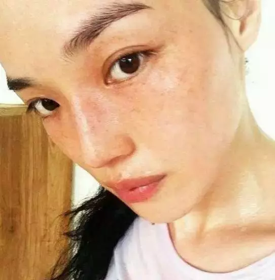 女明星生图,杨幂,热巴细纹盖不住,杨颖长痘,而最吓人的是她?